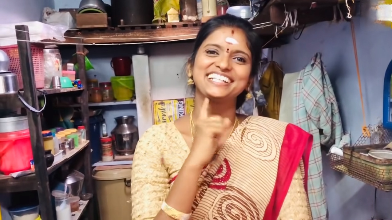 சிறு வயதில் தான் வளர்ந்த பழைய வீட்டை சுற்றி காண்பித்த சூப்பர் சிங்கர் ராஜலக்ஷ்மி.! இதோ வீடியோ.! 3