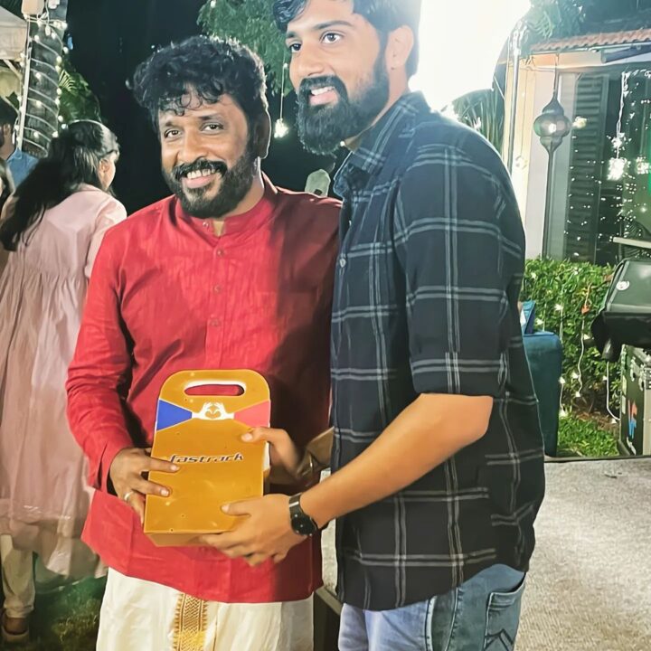 திடீரென கேக் வெட்டி கொண்டாடிய எதிர்நீச்சல் சீரியல் டீம்.! இணையத்தில் கசிந்த புகைப்படங்கள்..! 3