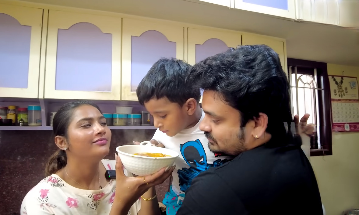 மகனுக்காக மீன் குழம்பு வைத்து அசத்திய மைனா.! பங்கம் செய்து விட்ட துருவ்.! 3