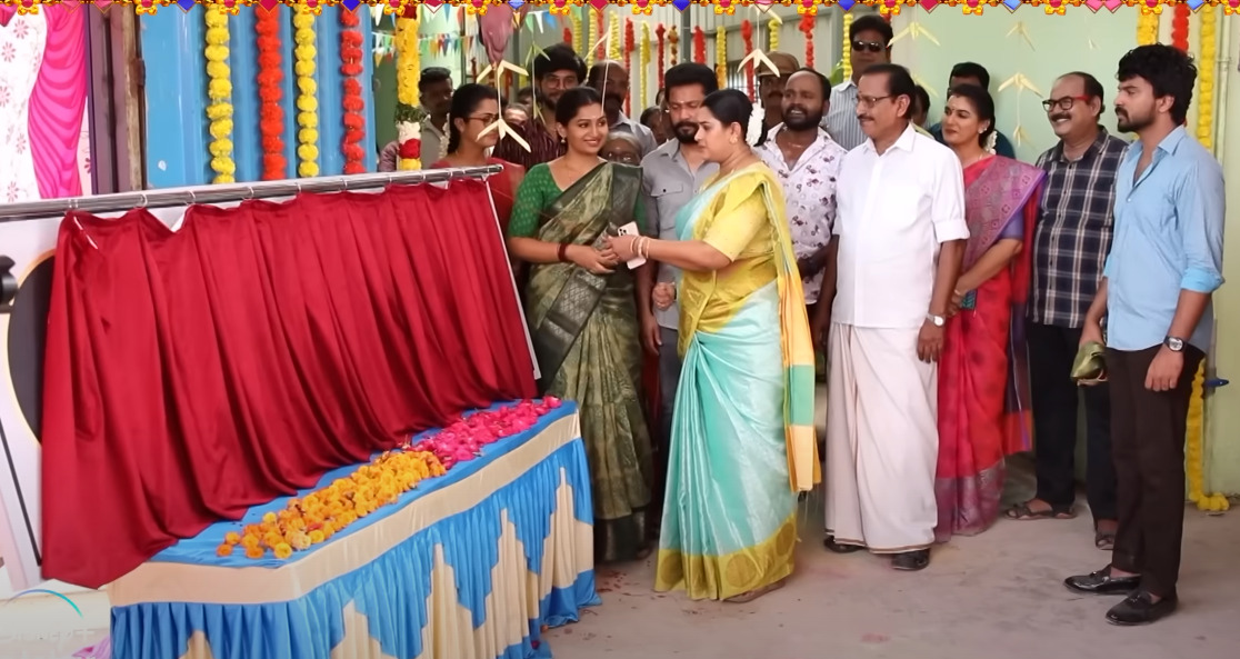 செம்ம கெத்தாக புது பேக்டரியை தொடங்கிய தமிழ்.! கோதையை ரிப்பன் வெட்ட வைத்து மாஸ் காட்டும் தமிழ்..! 3