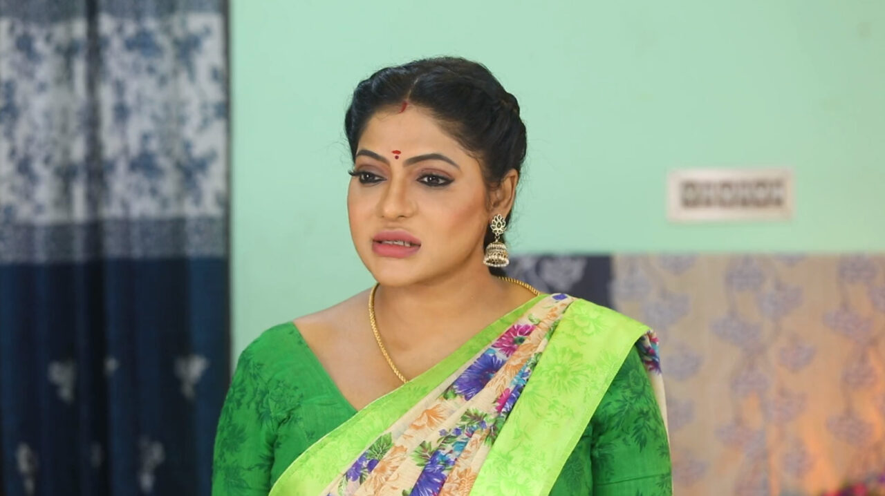 கோபியை கேள்விகளால் கிழித்தெடுக்கும் ராதிகா.! பதில் சொல்ல முடியாமல் முழிக்கும் கோபி..! 3
