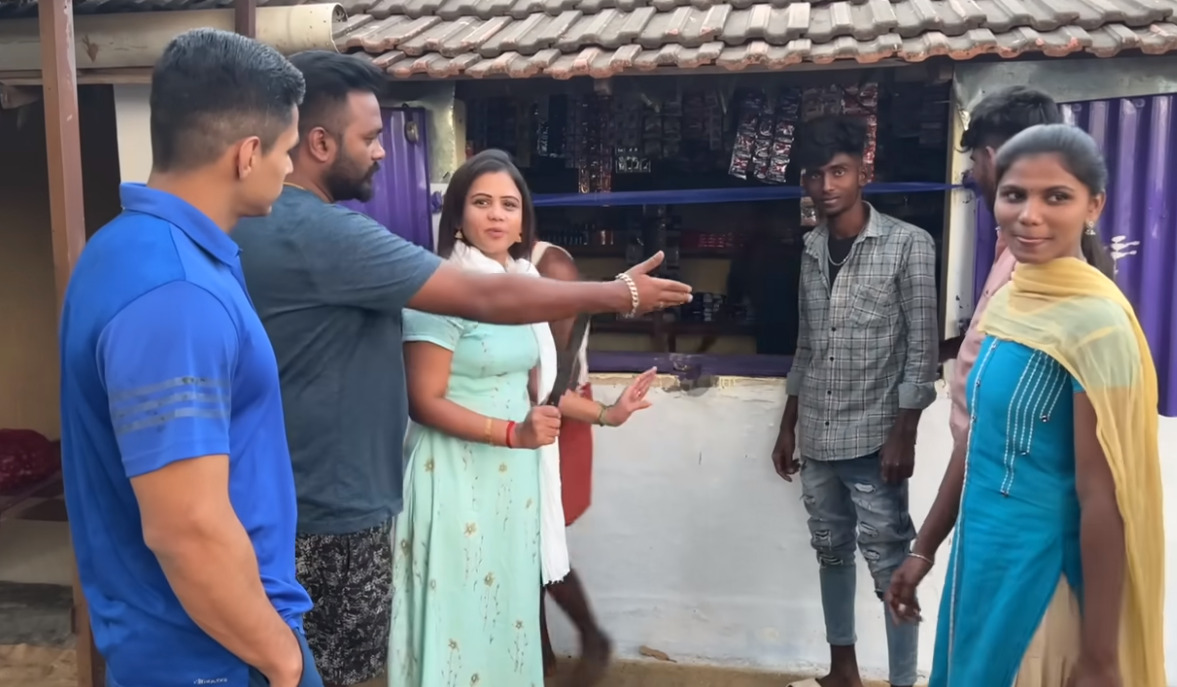 கிராமத்து நண்பனின் பெட்டிக்கடையை திறந்து வைத்த மணிமேகலை.! Youtube ட்ரெண்டிங்கில் இடம் பிடித்த வீடியோ.! 3