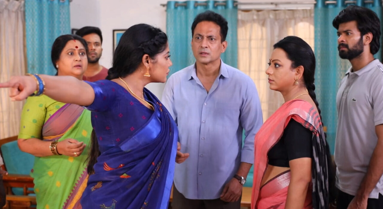 இது என் புருஷன் வீடு.! இந்த வீட்டுல இருந்து இப்பவே வெளியே போ.! பாக்யாவை துரத்திவிடும் ராதிகா.! 3