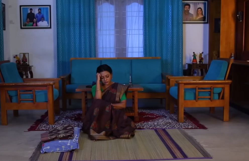 தூங்க தனியாக அறை இல்லாமல் கஷ்டப்படும் பாக்யா.! பாவம் உக்காந்துட்டே தூங்குறாங்களே 3