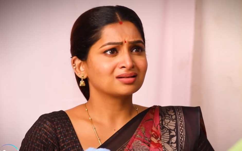 படியில் வழுக்கி விழுந்த வசு.! சரியான சமயத்தில் வசுவை காப்பாற்றிய சரஸ்வதி.! நெகிழ்ச்சியான ப்ரோமோ.! 3