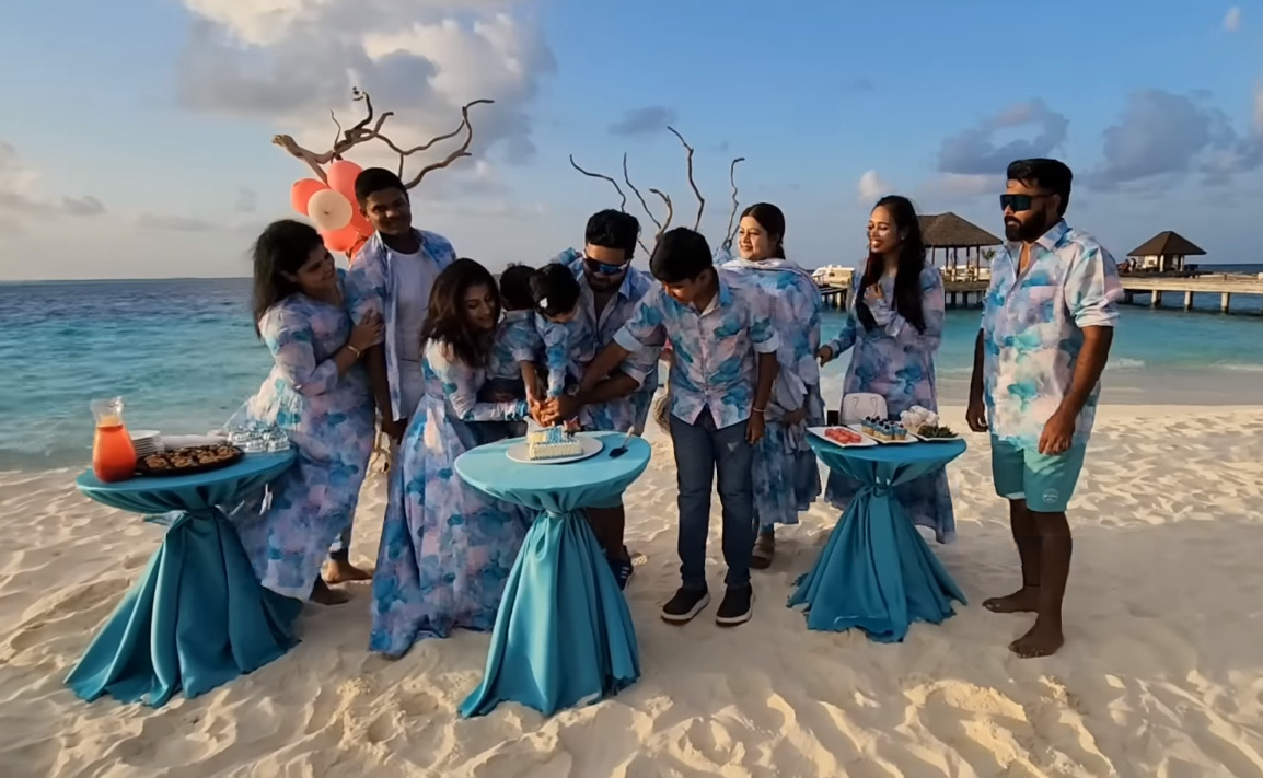 ஆலியா மகனின் முதல் பிறந்தநாள்.! மாலத்தீவில் கேக் வெட்டி கொண்டாடிய சஞ்சீவ் குடும்பம்.! 3