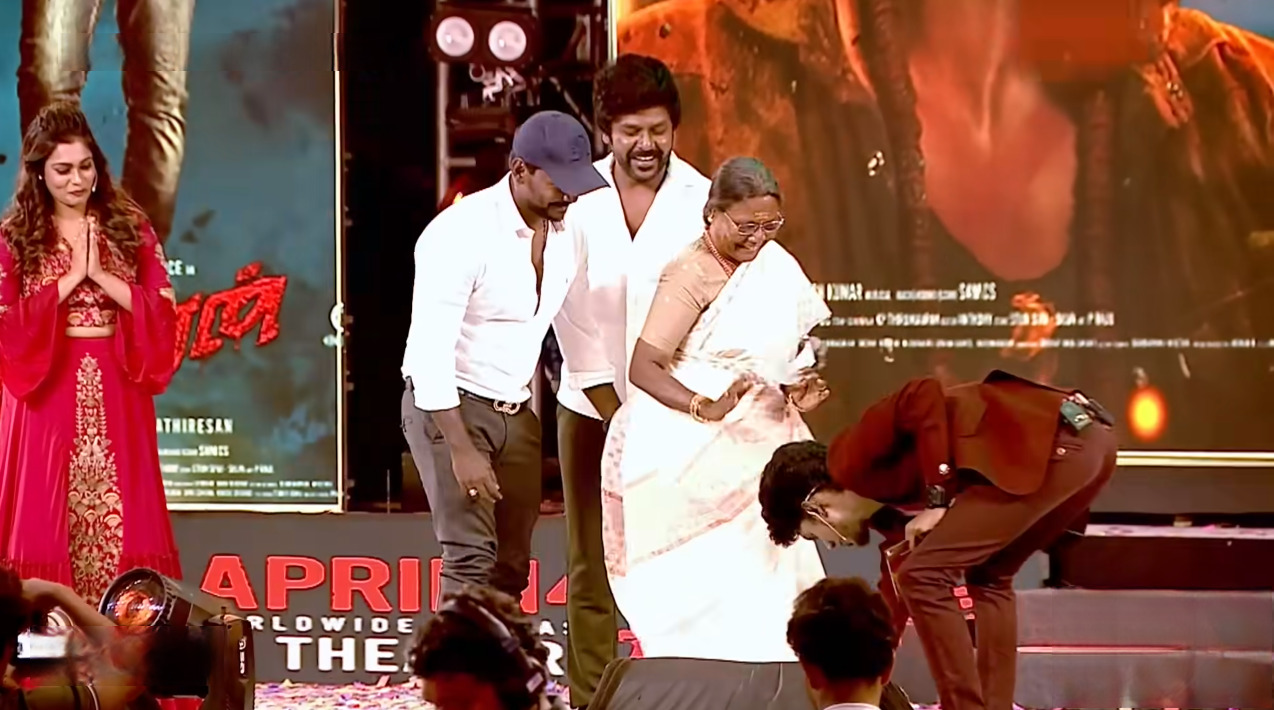 KPY பாலாவிற்கு தனது அம்மா கையால் 10 லட்சம் ரூபாய் வழங்கிய ராகவா லாரன்ஸ்.! என்ன காரணம் தெரியுமா? 3