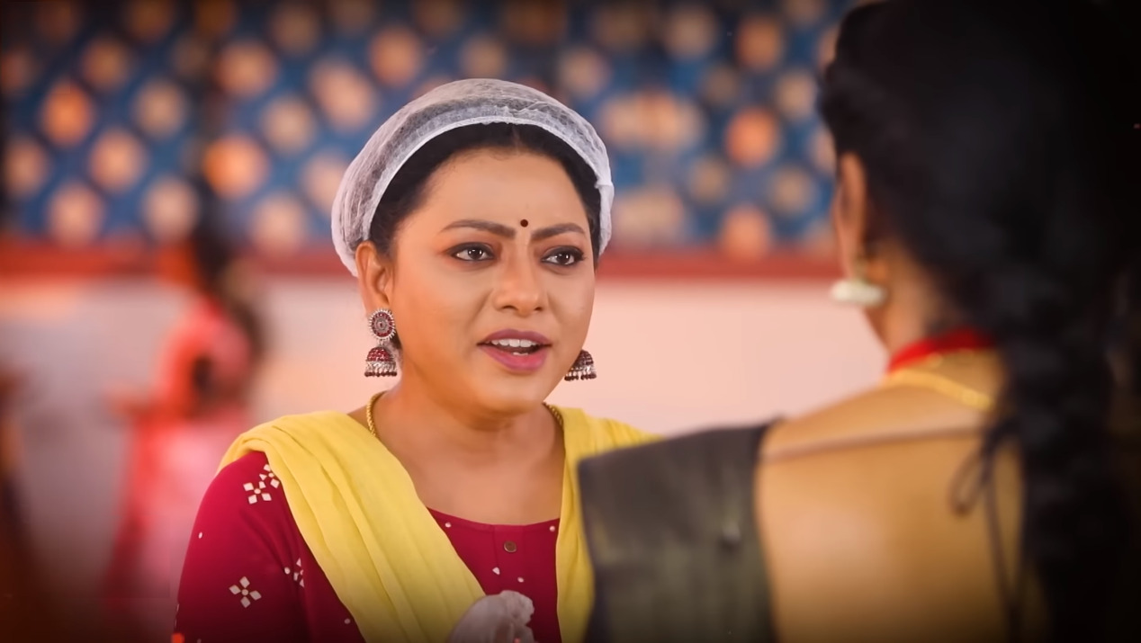நீ வாழ்ந்துட்டு இருக்க வாழ்க்கை நான் உனக்கு போட்ட பிச்சை.! ராதிகாவை வெளுத்து வாங்கிய பாக்யா.! 3