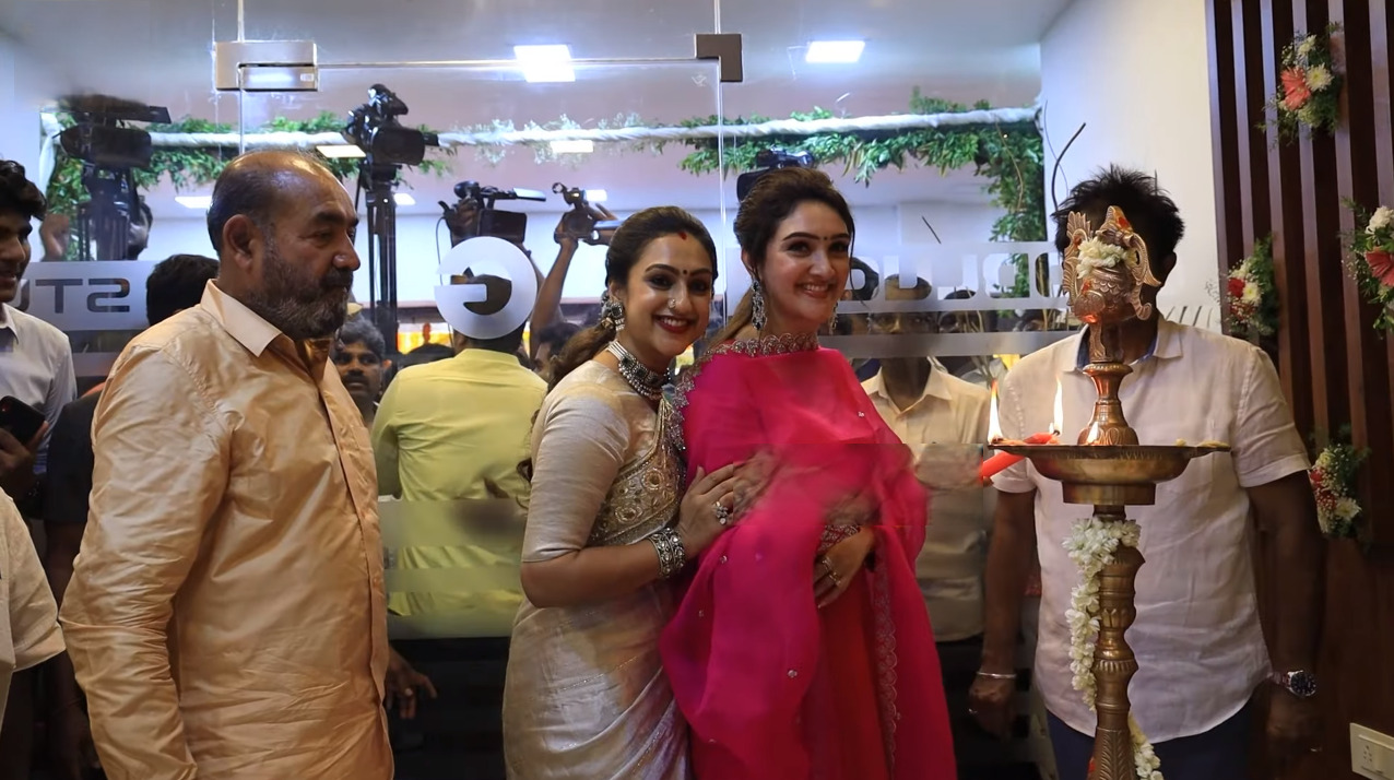 மனைவிக்காக புது நிறுவனத்தை தொடங்கிய டைரக்டர் ஹரி..! ரிப்பன் வெட்டி தொடங்கி வைத்த சூர்யா.! 11