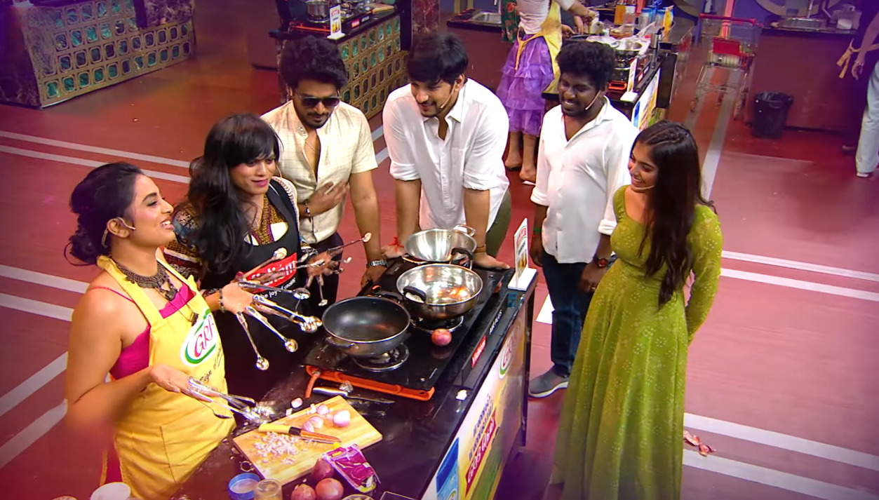 தங்களை போலவே கெட்டப் போட்டு வந்தது குரேஷி புகழை பார்த்து விழுந்து விழுந்து சிரித்த ஸ்ருஷ்டி, ஷெரின் .! 3