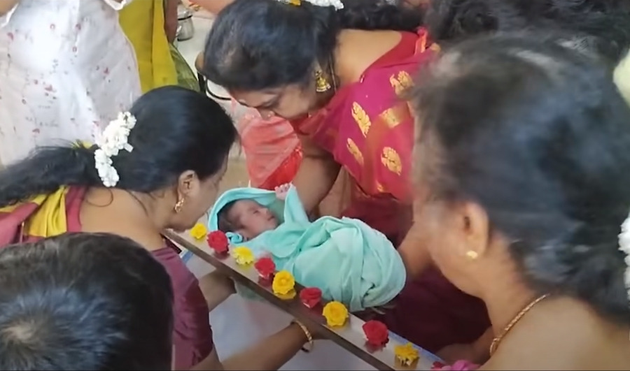 பெயர் சூட்டு விழா நடத்தி மகனுக்கு அழகு தமிழில் பெயர் வைத்த பாண்டவர் இல்லம் அனு.! 3