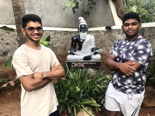பிரபு தேவாவின் இரண்டு பசங்களை பார்த்து இருக்கீங்களா..? அட நல்லா வளந்துட்டாங்களே.! 7