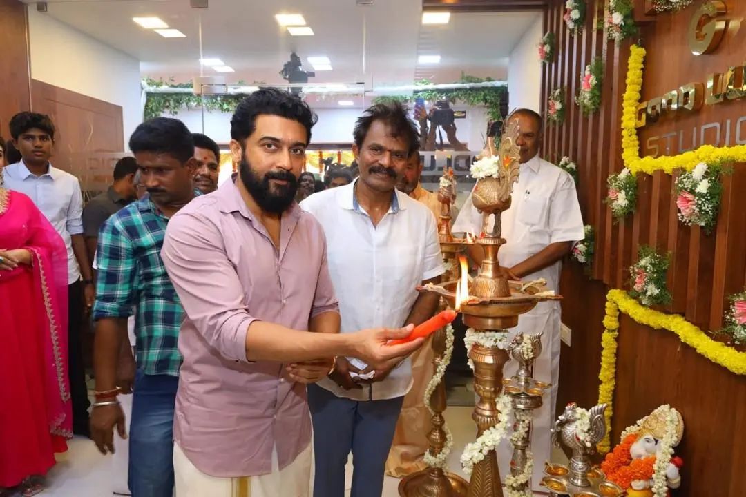 மனைவிக்காக புது நிறுவனத்தை தொடங்கிய டைரக்டர் ஹரி..! ரிப்பன் வெட்டி தொடங்கி வைத்த சூர்யா.! 3