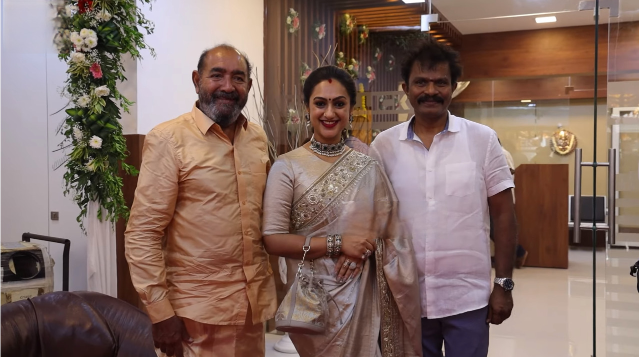 மனைவிக்காக புது நிறுவனத்தை தொடங்கிய டைரக்டர் ஹரி..! ரிப்பன் வெட்டி தொடங்கி வைத்த சூர்யா.! 15