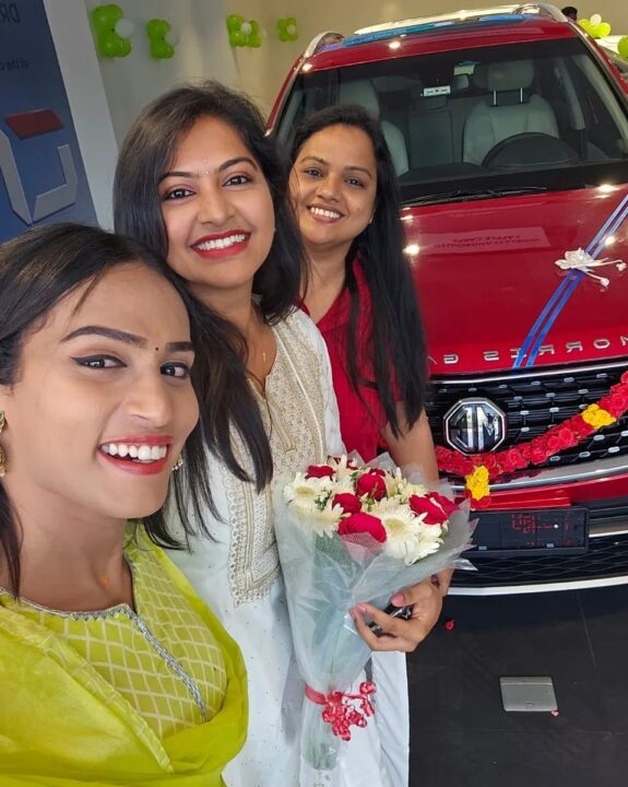 உயர் ரக சொகுசு காரை வாங்கிய ரட்சிதா மஹாலக்ஷ்மி.! விலை எவ்வளவு தெரியுமா.? கார் சூப்பரா இருக்கு.! 15