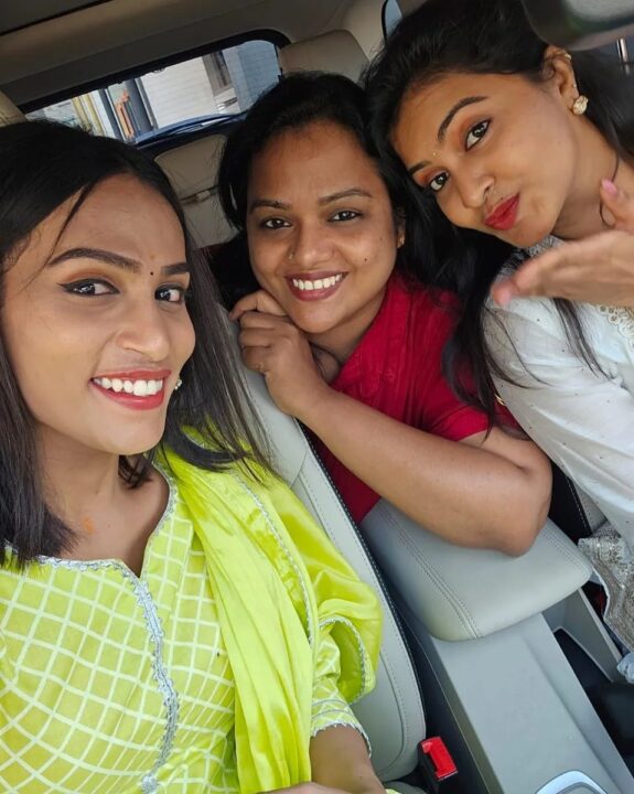 உயர் ரக சொகுசு காரை வாங்கிய ரட்சிதா மஹாலக்ஷ்மி.! விலை எவ்வளவு தெரியுமா.? கார் சூப்பரா இருக்கு.! 11