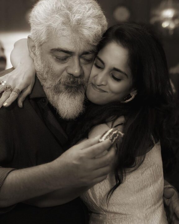தல அஜித் ஷாலினியின் 23வது திருமண நாள்.! அஜித்தை கொஞ்சும் புகைப்படங்களை பகிர்ந்த ஷாலினி.! 3