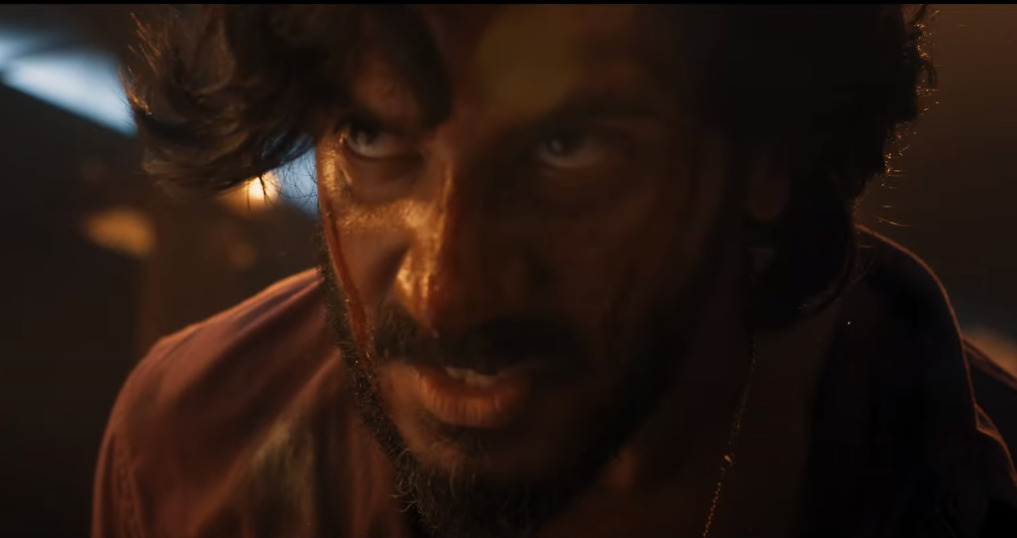 ஆக்ஷன் ஹீரோவாக மாறி பட்டையை கிளப்பும் துல்கர் சல்மான்.! கிங் ஆஃப் கோதா டீசர் இதோ..! 3