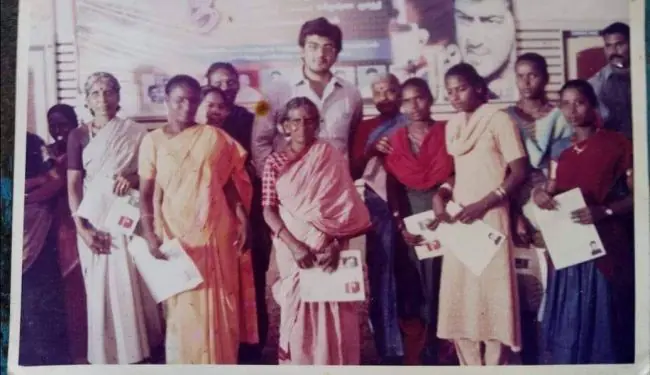 இன்று தளபதி செய்ததை பல ஆண்டுகளுக்கு முன்பே செய்து இருக்கும் தல.! ட்ரெண்டாகும் புகைப்படங்கள்.! 9