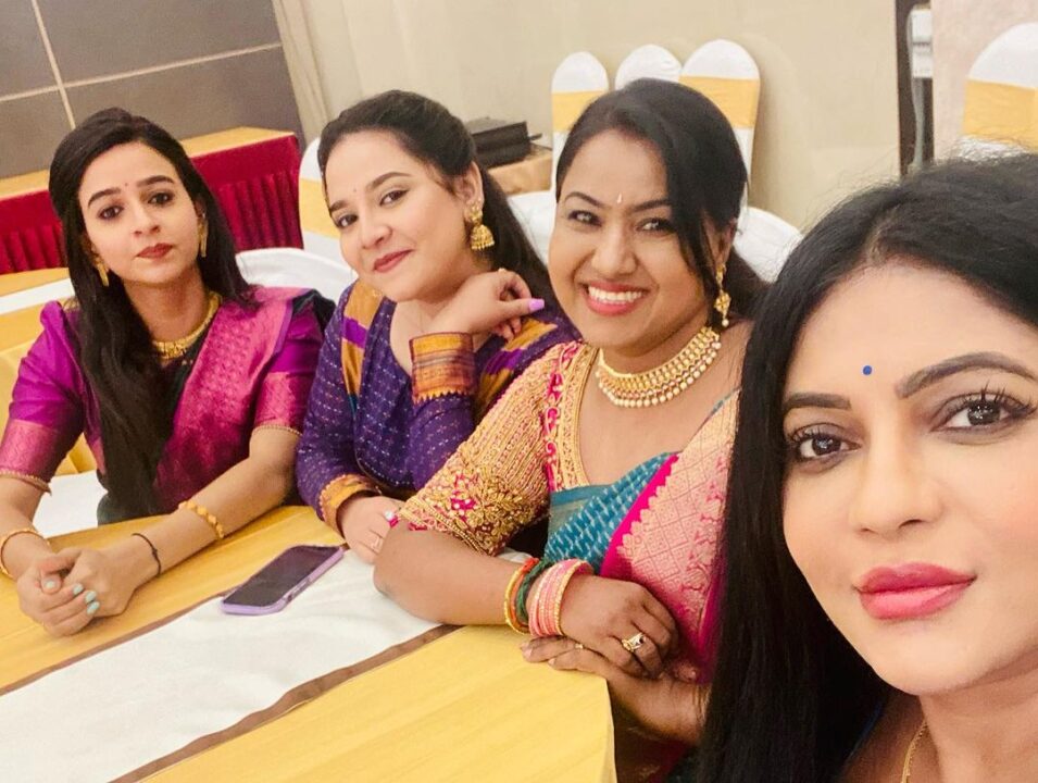 திடீரென நடந்து முடிந்த பாக்கியலட்சுமி சீரியல் நடிகை மகனின் திருமணம்.! ஆல்பம் இதோ..! 23