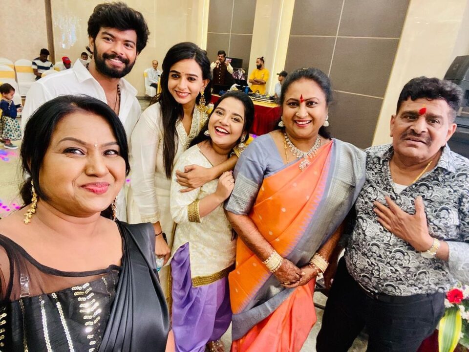 திடீரென நடந்து முடிந்த பாக்கியலட்சுமி சீரியல் நடிகை மகனின் திருமணம்.! ஆல்பம் இதோ..! 21