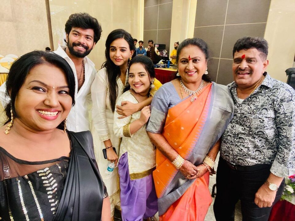 பாக்கியலட்சுமி குடும்பத்தில் நடந்த திடீர் திருமணம்.! பாக்கியலட்சுமி குடும்பமே இங்க தான் இருக்கா? 9