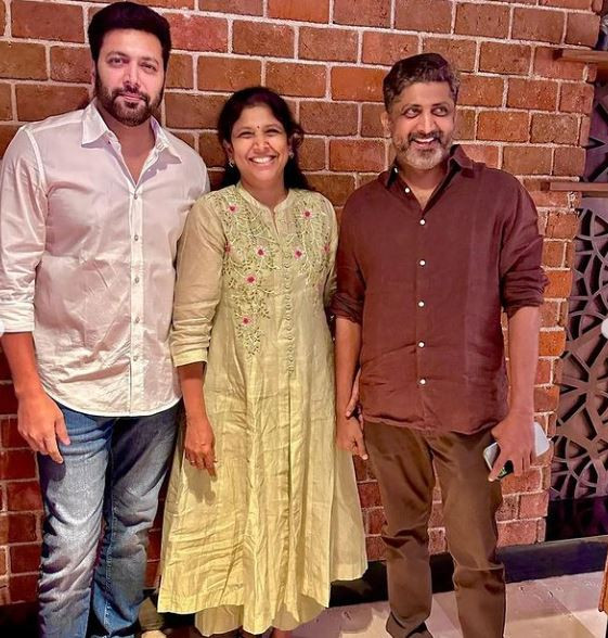 குறும்பா என் உயிரே நீதான்டா..! மகனின் 13வது பிறந்தநாளை குடும்பத்துடன் கொண்டாடிய ஜெயம் ரவி.! 7
