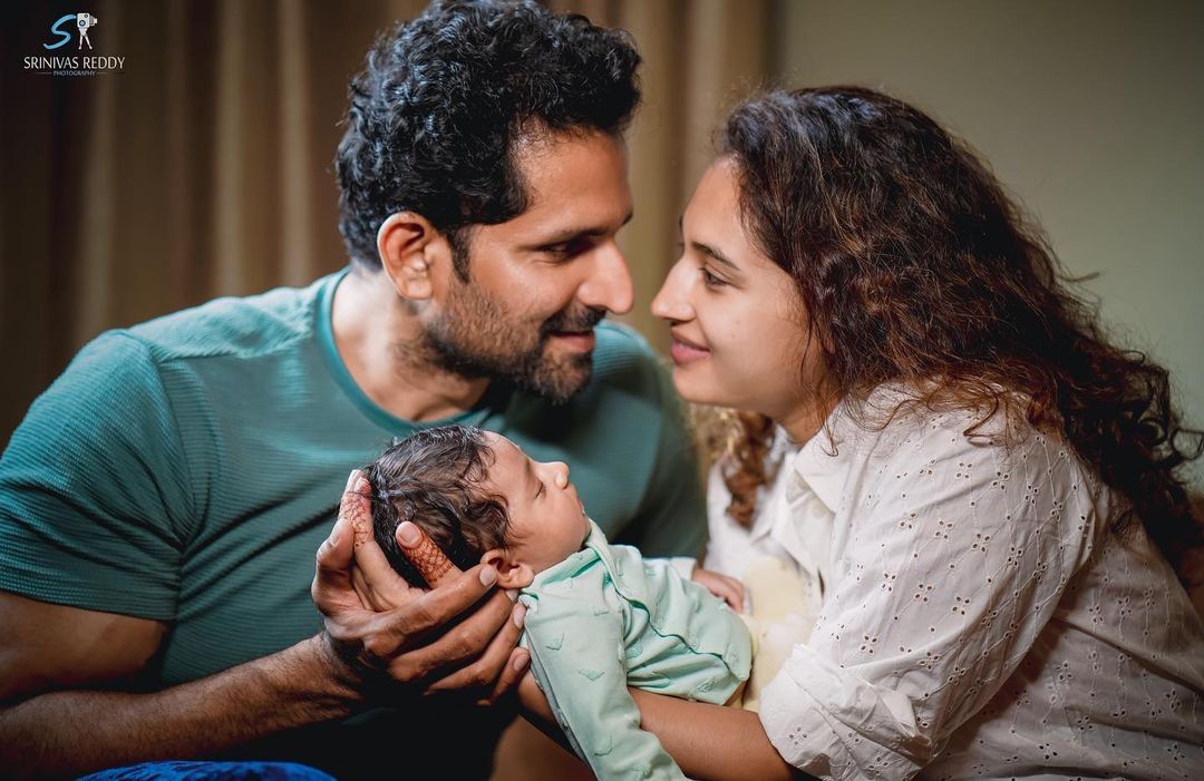 40 வயதில் பிறந்த மகன்.! முதல் முறையாக மகனின் முகத்தை காட்டிய துணிவு பட வில்லன் ஜான் கொக்கேன்.! 7