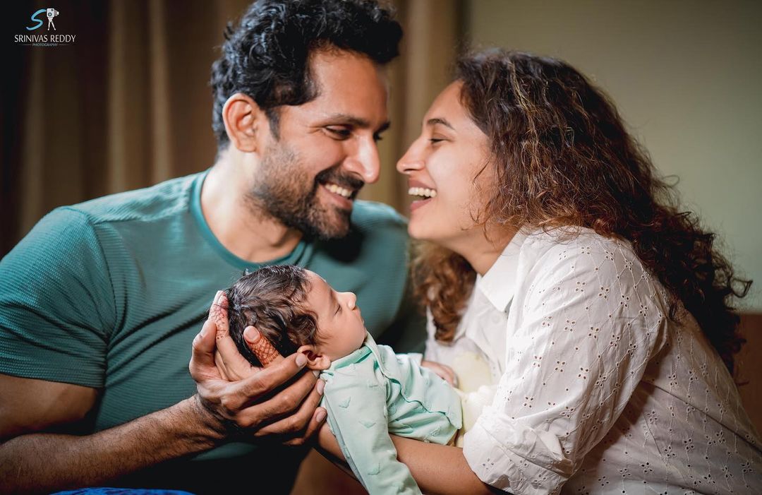 40 வயதில் பிறந்த மகன்.! முதல் முறையாக மகனின் முகத்தை காட்டிய துணிவு பட வில்லன் ஜான் கொக்கேன்.! 11