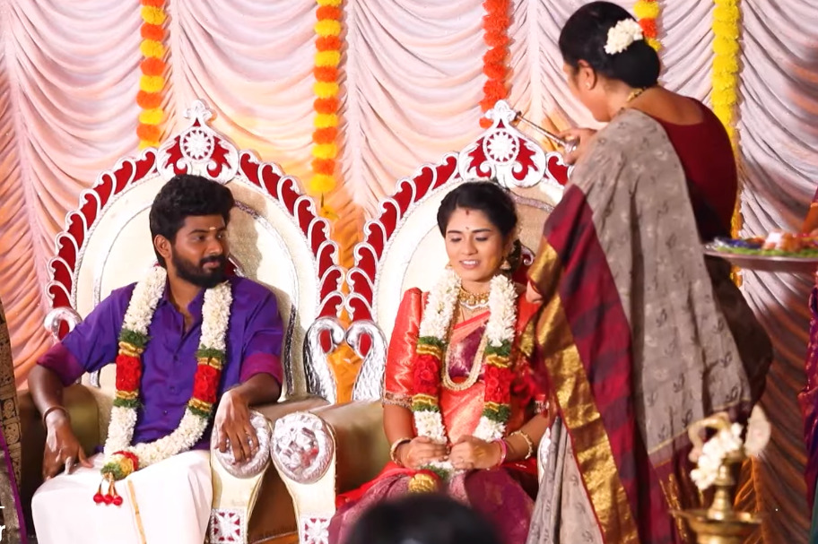 மருத்துவர் சொன்ன அதிர்ச்சி தகவல்.! ஐஸ்வர்யாவுக்கு அவசர அவசரமாக வளைகாப்பு செய்த தனம்.! 3