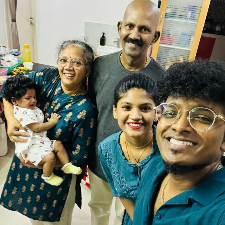 அஜய் கிருஷ்ணாவின் 25வது பிறந்தநாள்.! குடும்பத்துடன் பர்த்டே கொண்டாடிய அஜய் கிருஷ்ணா..! 11