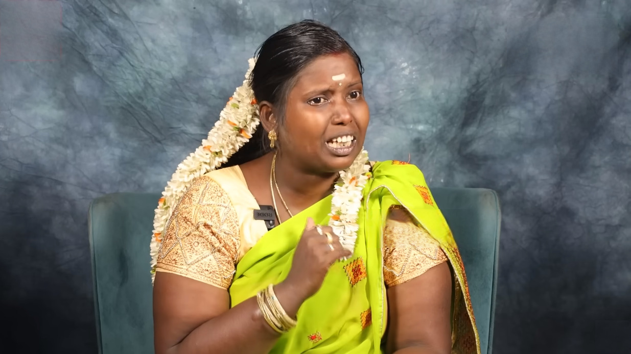 காசுக்காக எதை குடுத்தாலும் தின்பியா? Youtuber திவ்யாவை லெப்ட் ரைட் வாங்கிய ஷகிலா.! 5