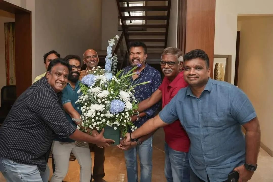 திரைத்துறையில் 30 ஆண்டுகளை நிறைவு செய்த இயக்குனர் ஷங்கர்.! கேக் வெட்டி கொண்டாட்டம்.! 3