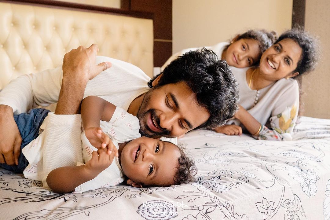 சிவகார்த்திகேயன் மகனின் 2வது பிறந்தநாள்.! அழகிய புகைப்படங்களை பகிர்ந்து வாழ்த்திய சிவா.! 3
