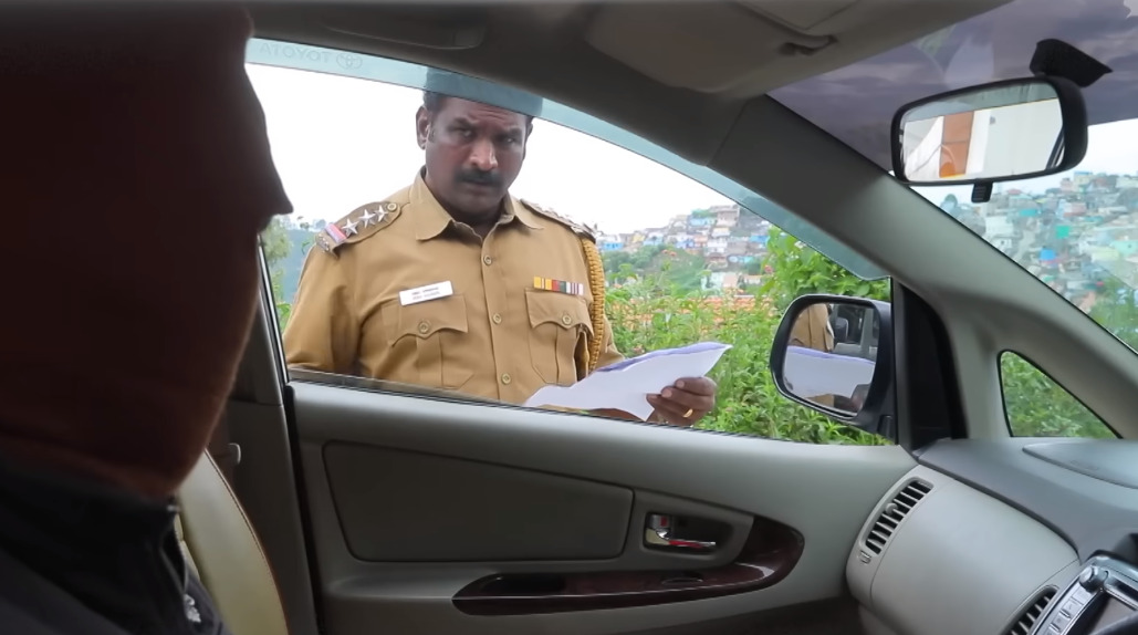வாகன சோதனையில் போலீஸிடம் வசமாக மாட்டிய வெற்றி.! இப்ப எப்படி தப்பிக்க போறாருனு தெரிலயே.! 3
