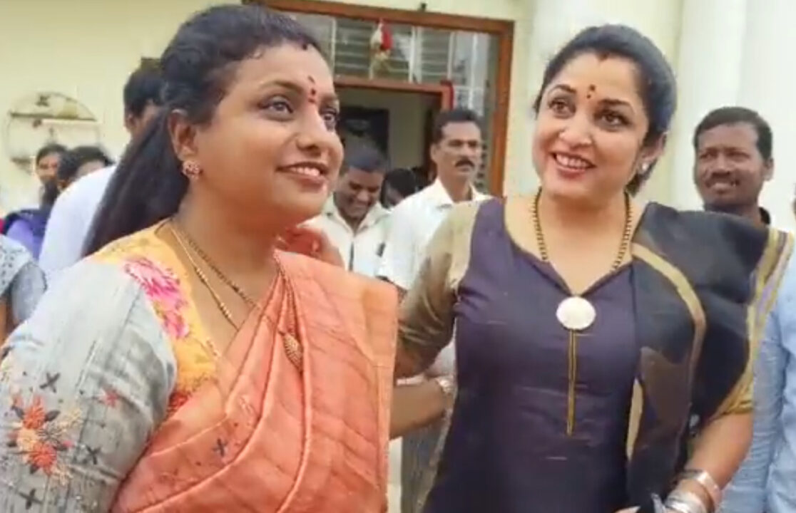 தனது மகனுடன் நடிகை ரோஜா வீட்டுக்கு சென்ற ரம்யாகிருஷ்னன்.! அழகிய வீடியோ இதோ.! 11