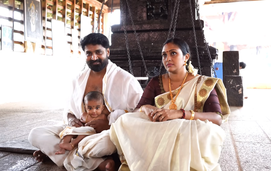 கோவிலில் வைத்து மகனுக்கு முதல் முறையாக சோறு ஊட்டிய மிர்ச்சி செந்தில் ஸ்ரீஜா தம்பதிகள்.! 7