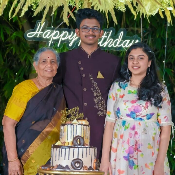 மகனின் 17-வது பிறந்தநாளை மிக பிரம்மாண்டமாக கொண்டாடிய நடிகை ரோஜா.! புகைப்பட தொகுப்பு இதோ.! 5