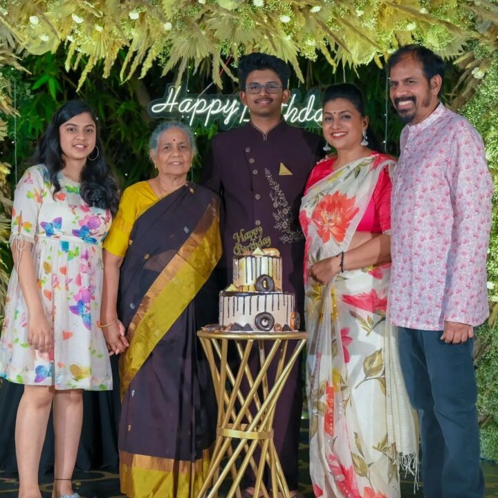 மகனின் 17-வது பிறந்தநாளை மிக பிரம்மாண்டமாக கொண்டாடிய நடிகை ரோஜா.! புகைப்பட தொகுப்பு இதோ.! 7
