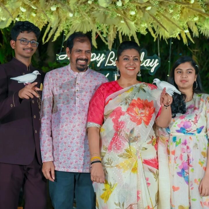 மகனின் 17-வது பிறந்தநாளை மிக பிரம்மாண்டமாக கொண்டாடிய நடிகை ரோஜா.! புகைப்பட தொகுப்பு இதோ.! 9