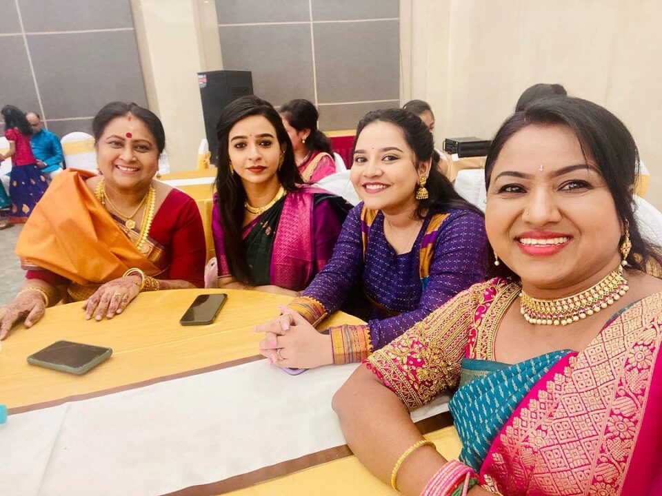 திடீரென நடந்து முடிந்த பாக்கியலட்சுமி சீரியல் நடிகை மகனின் திருமணம்.! ஆல்பம் இதோ..! 19