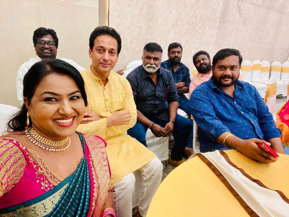 திடீரென நடந்து முடிந்த பாக்கியலட்சுமி சீரியல் நடிகை மகனின் திருமணம்.! ஆல்பம் இதோ..! 15
