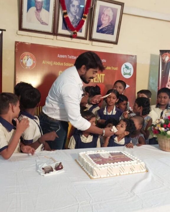 தளபதி விஜயை தொடர்ந்து, Biggboss-ல் வென்ற பணத்தை கொண்டு ஏழை மாணவர்களுக்கு உதவிகளை செய்த அசீம் 11