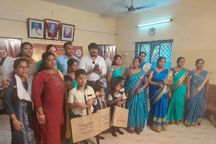 தளபதி விஜயை தொடர்ந்து, Biggboss-ல் வென்ற பணத்தை கொண்டு ஏழை மாணவர்களுக்கு உதவிகளை செய்த அசீம் 27