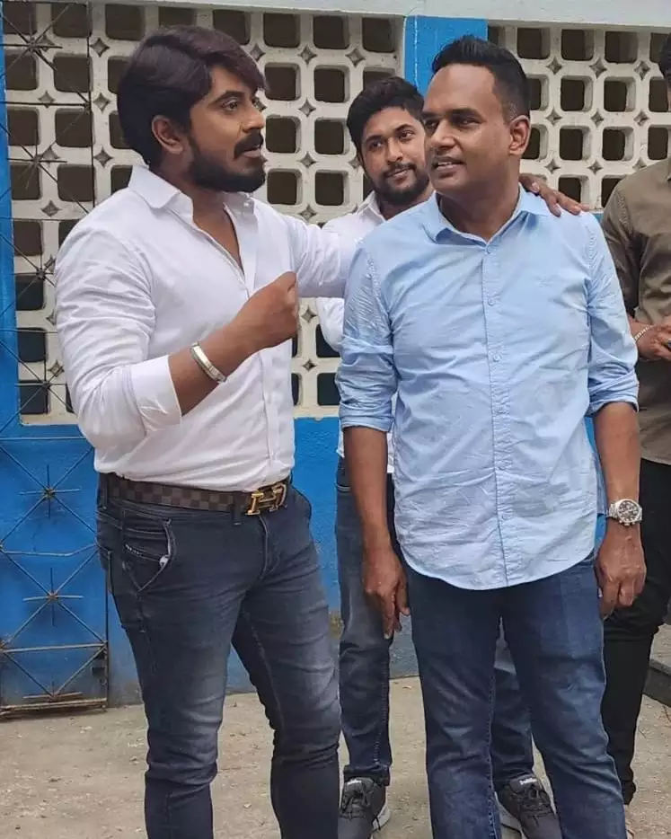 தளபதி விஜயை தொடர்ந்து, Biggboss-ல் வென்ற பணத்தை கொண்டு ஏழை மாணவர்களுக்கு உதவிகளை செய்த அசீம் 23