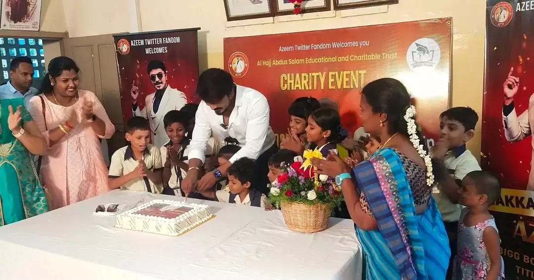 தளபதி விஜயை தொடர்ந்து, Biggboss-ல் வென்ற பணத்தை கொண்டு ஏழை மாணவர்களுக்கு உதவிகளை செய்த அசீம் 29