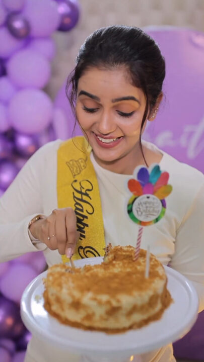 கயல் சீரியல் நடிகை சைத்ராவின் 30-வது பிறந்தநாள்.! செம்ம சர்ப்ரைஸ் செய்த நண்பர்கள்.! இதோ வீடியோ.! 13