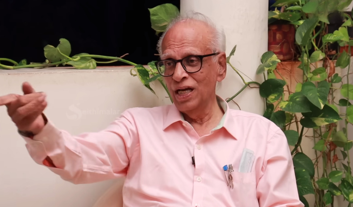நடிகை ஸ்ரீதேவி பாத் டப்பில் விழுந்து இறக்கவில்லை.! குடும்ப நண்பர் வெளியிட்ட அதிர்ச்சி தகவல்.! 5