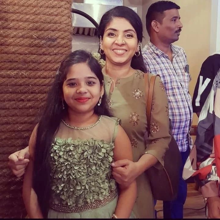 எதிர்நீச்சல் சீரியல் நடிகர் வீட்டில் நடத்த விஷேசம்.! ஒட்டு மொத்தமாக வந்து குவிந்த சீரியல் நடிகர்கள்.! 11