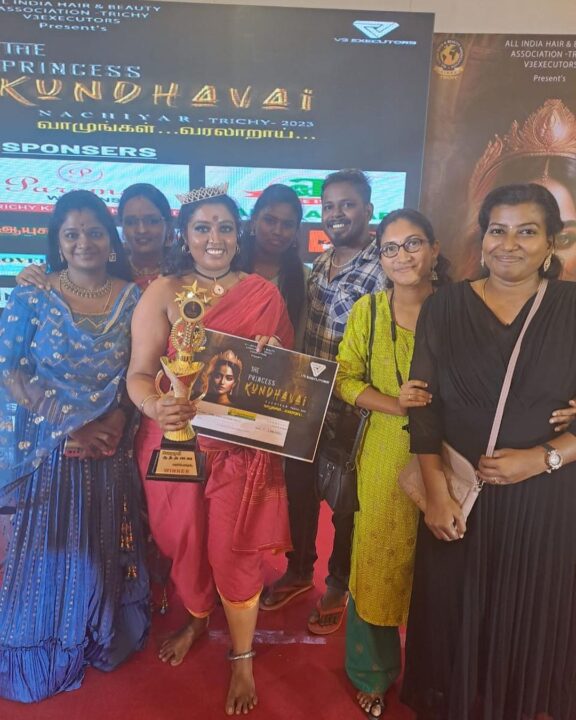 வேலு நாச்சியாராக மாறிய எதிர்நீச்சல் ஜான்சி ராணி.! வைரலாகும் புகைப்படங்கள் இதோ.! 9